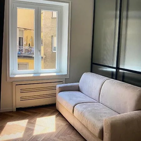 - Delizioso In Pieno Centro. Fancy Yellow * Mailand
