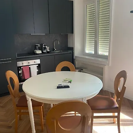 Apartment - Delizioso In Pieno Centro. Fancy Yellow Milan