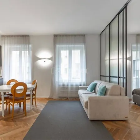 Apartment - Delizioso In Pieno Centro. Fancy Yellow